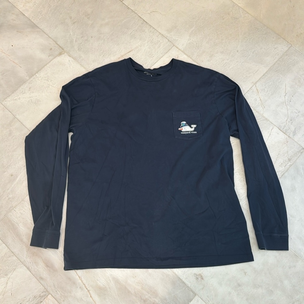 Men’s L Vineyard Vines LS Happy Holidays tee